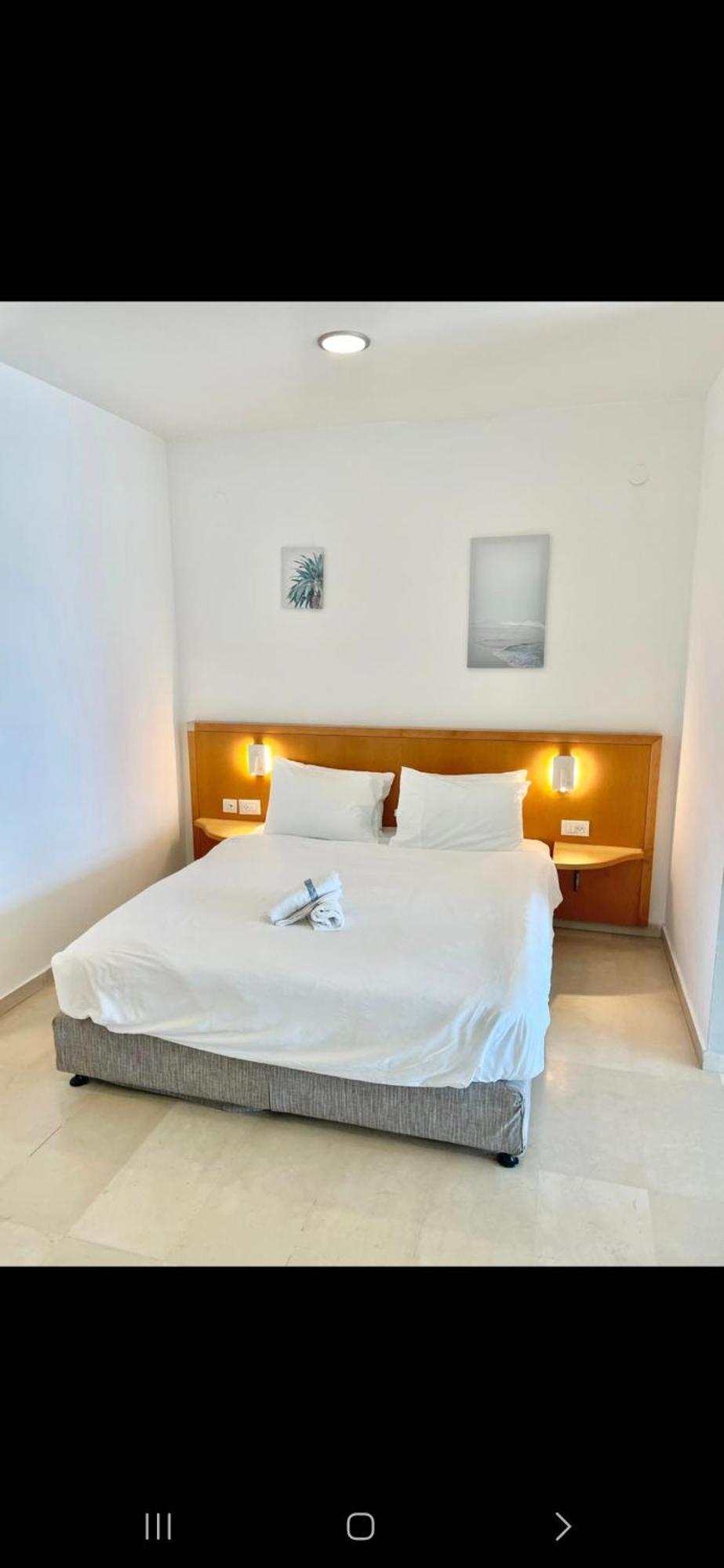 Oceanus Apartment Hotel Herzelia Exteriör bild